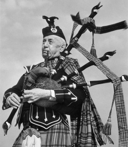 Attached picture 1230375-Bagpipes.jpg